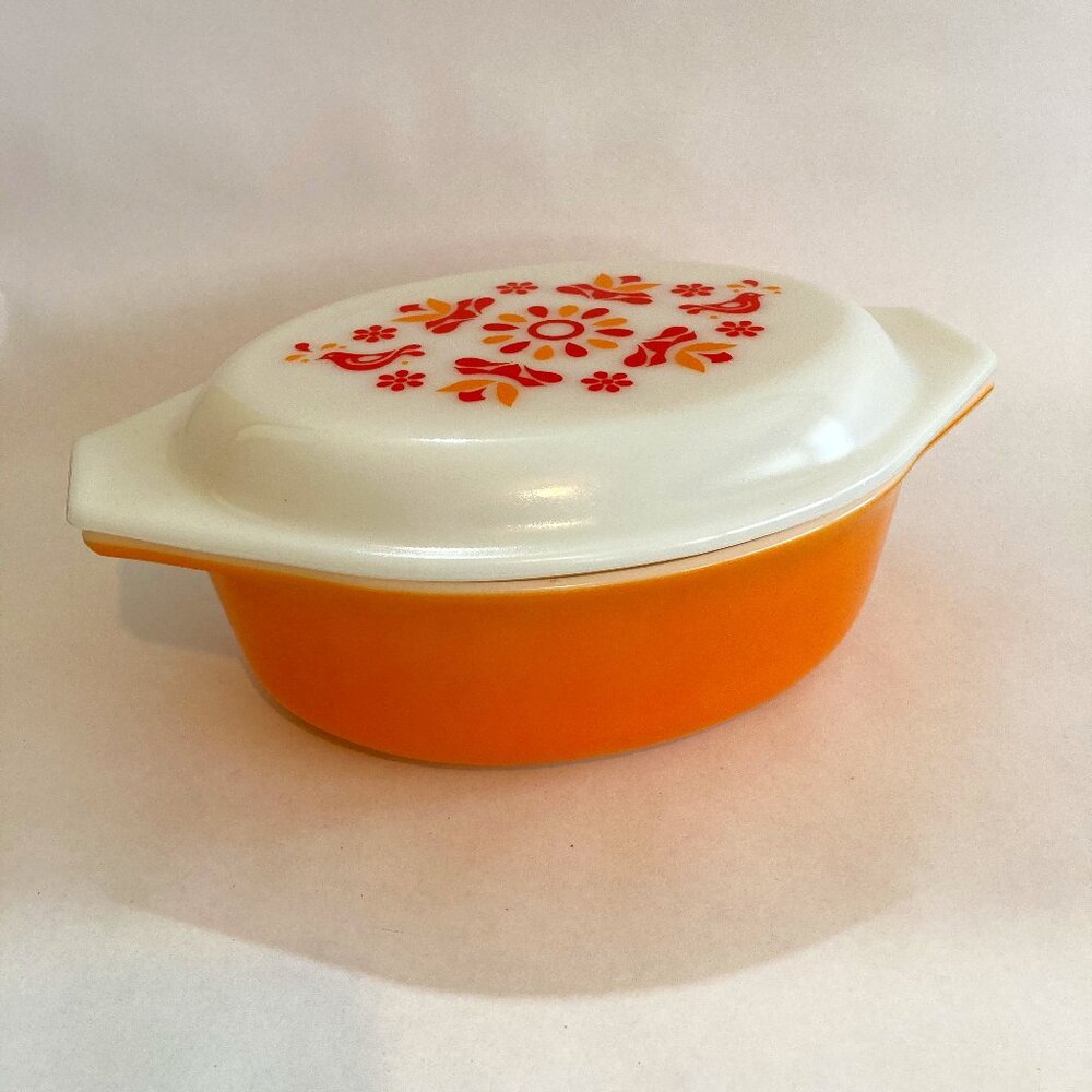 Vintage Pyrex Friendship 1.5 quart casserole dish friendship 043